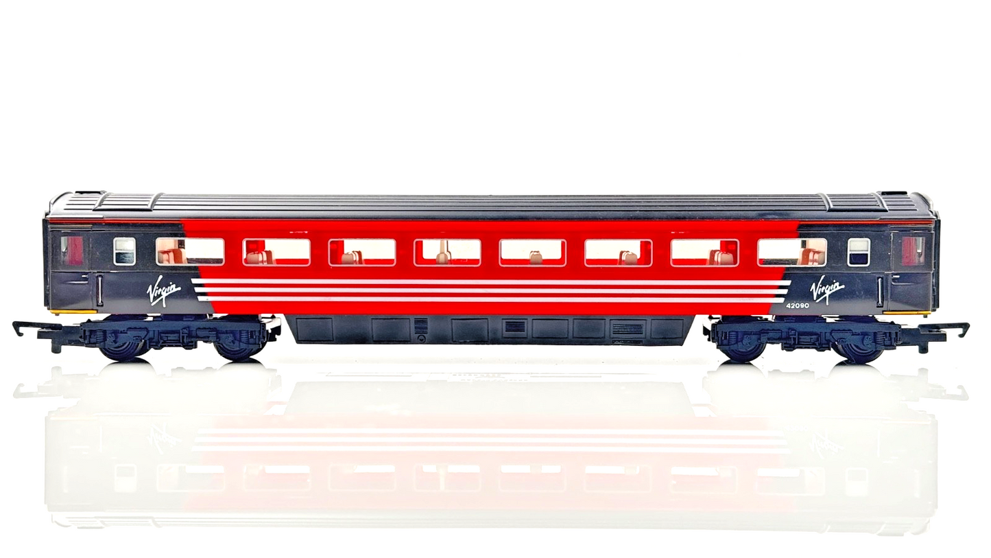 HORNBY 00 GAUGE - VIRGIN TRAINS MAIDEN VOYAGER LADY IN RED 4 CAR HST - UNBOXED
