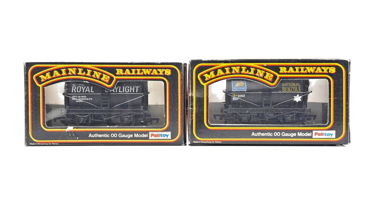 MAINLINE 00 GAUGE - 37-134/37-146 - ROYAL DAYLIGHT & NATIONAL BENZOLE TWIN SET