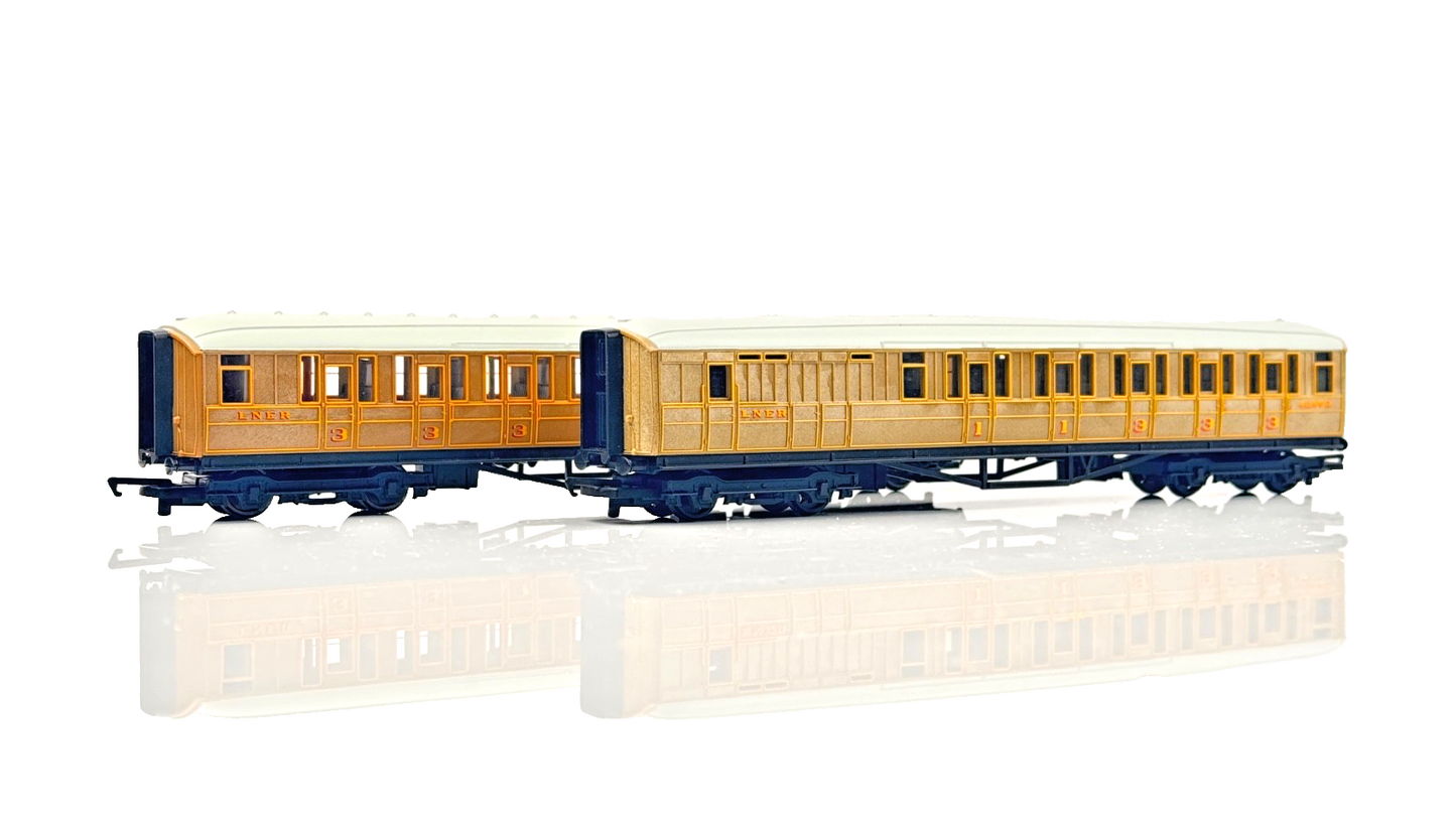 HORNBY 00 GAUGE - LNER TEAK GRESLEY PASSENGER COACHES ASSORTED X 2 - UNBOXED