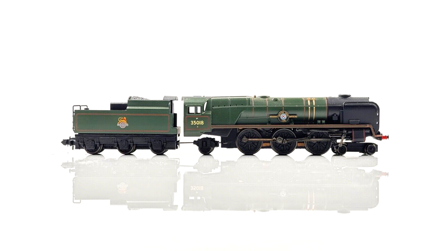 GRAHAM FARISH N GAUGE - 372-300 - MERCHANT NAVY 'BRITISH INDIA LINE' 35018