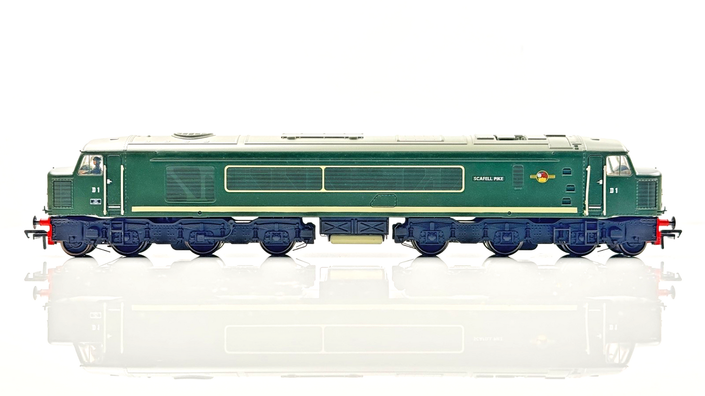 BACHMANN 00 GAUGE - 32-675 - CLASS 44 DIESEL D1 SCAFELL PIKE BR GREEN - BOXED