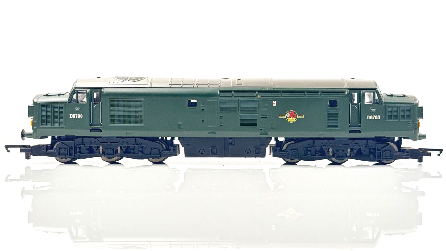 HORNBY 00 GAUGE - R2471A - CLASS 37 DIESEL BR GREEN D6700 - UNBOXED