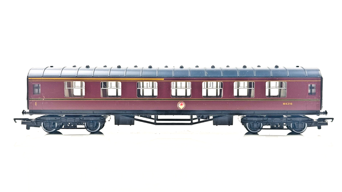 HORNBY 00 GAUGE - BR MAROON STANIER COMPOSITE COACH M4316 - UNBOXED
