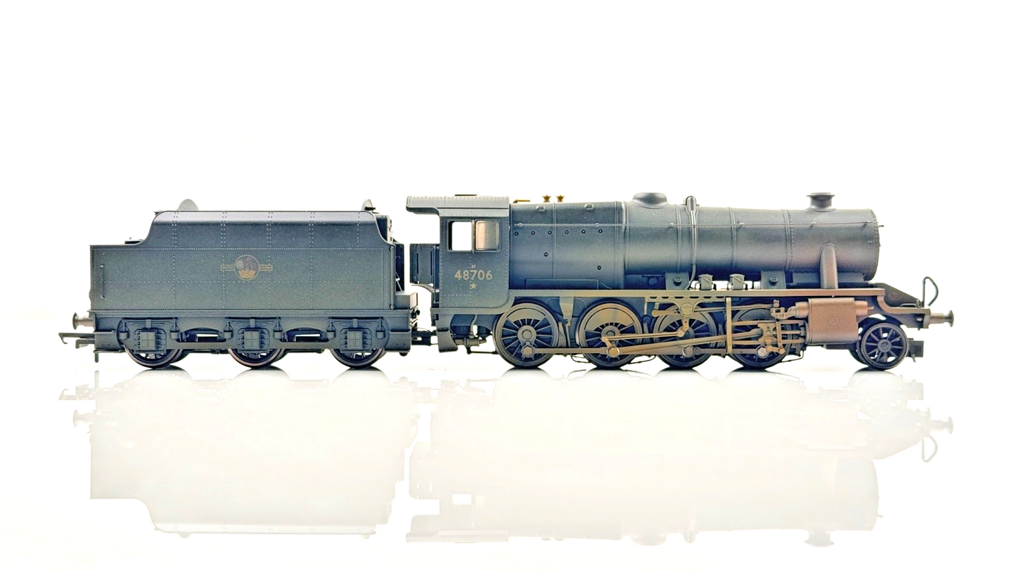 HORNBY 00 GAUGE - R3026 - BR BLACK 2-8-0 CLASS 8F LOCOMOTIVE WEATHERED 48706