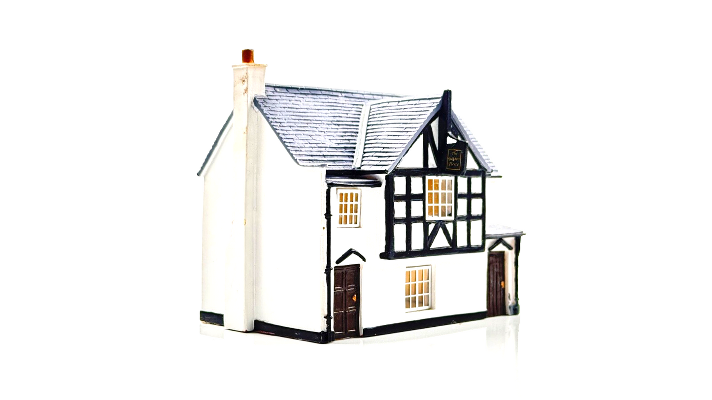 HORNBY 00 GAUGE SKALEDALE - R8620 - SMALL PUB 'GOLDEN FLEECE' - BOXED (TORN BOX)