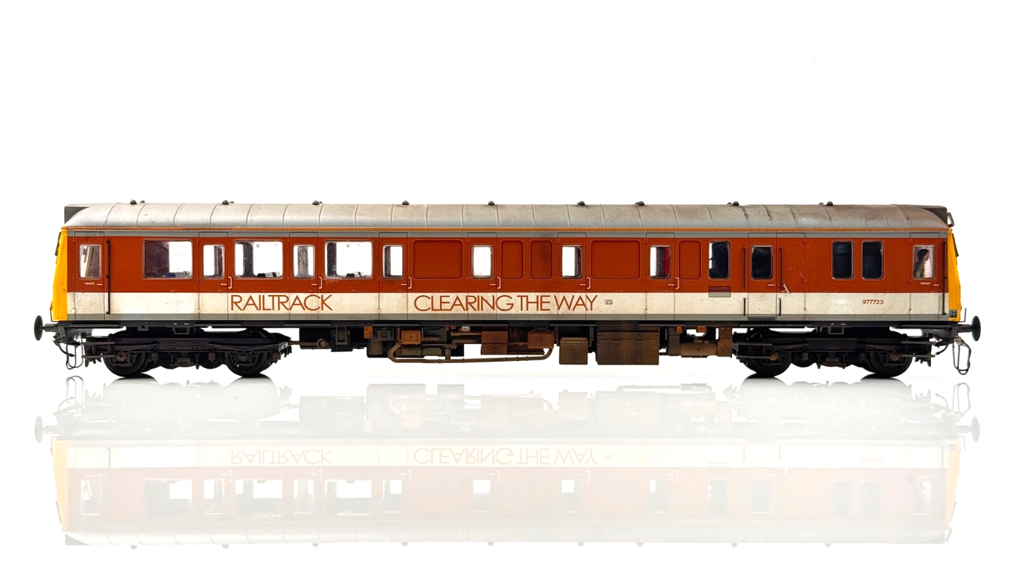 DAPOL 00 GAUGE - 4D-009-009 - CLASS 121 RAILTRACK RED/WHITE 977723 DCC SOUND V5
