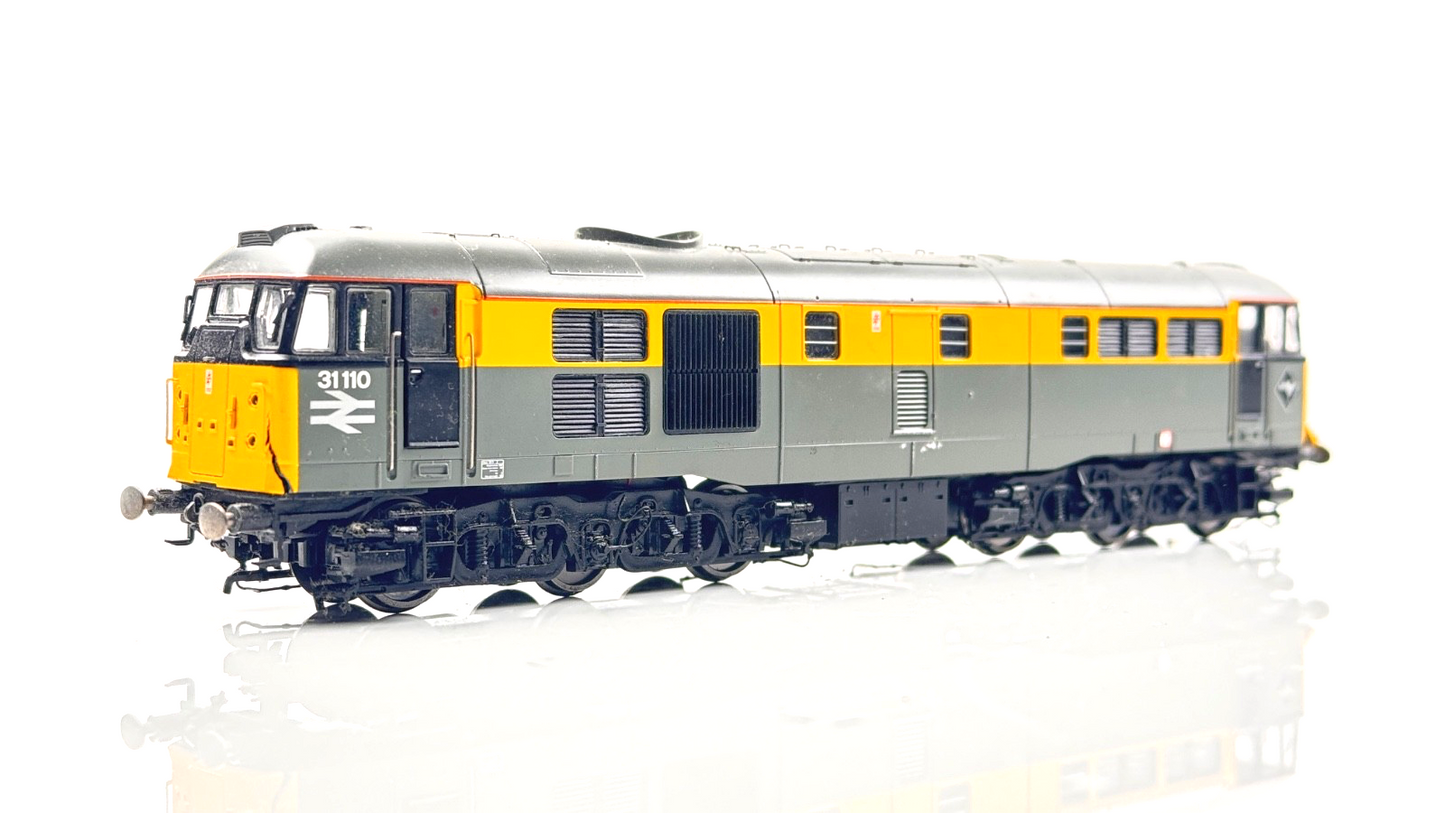 HORNBY 00 GAUGE - R2421 - CLASS 31 DIESEL 31110 DUTCH - MAZAK ROT SPARES