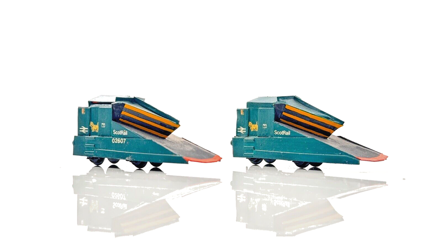 PECO/KIT BUILT N GAUGE - PAIR OF SCOTRAIL SCOTTIE DOG SNOWPLOUGHS - UNBOXED