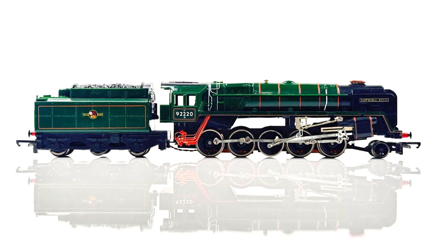 HORNBY 00 GAUGE - R861 - BR GREEN 2-10-0 CLASS 9F 'EVENING STAR' 92220 - BOXED