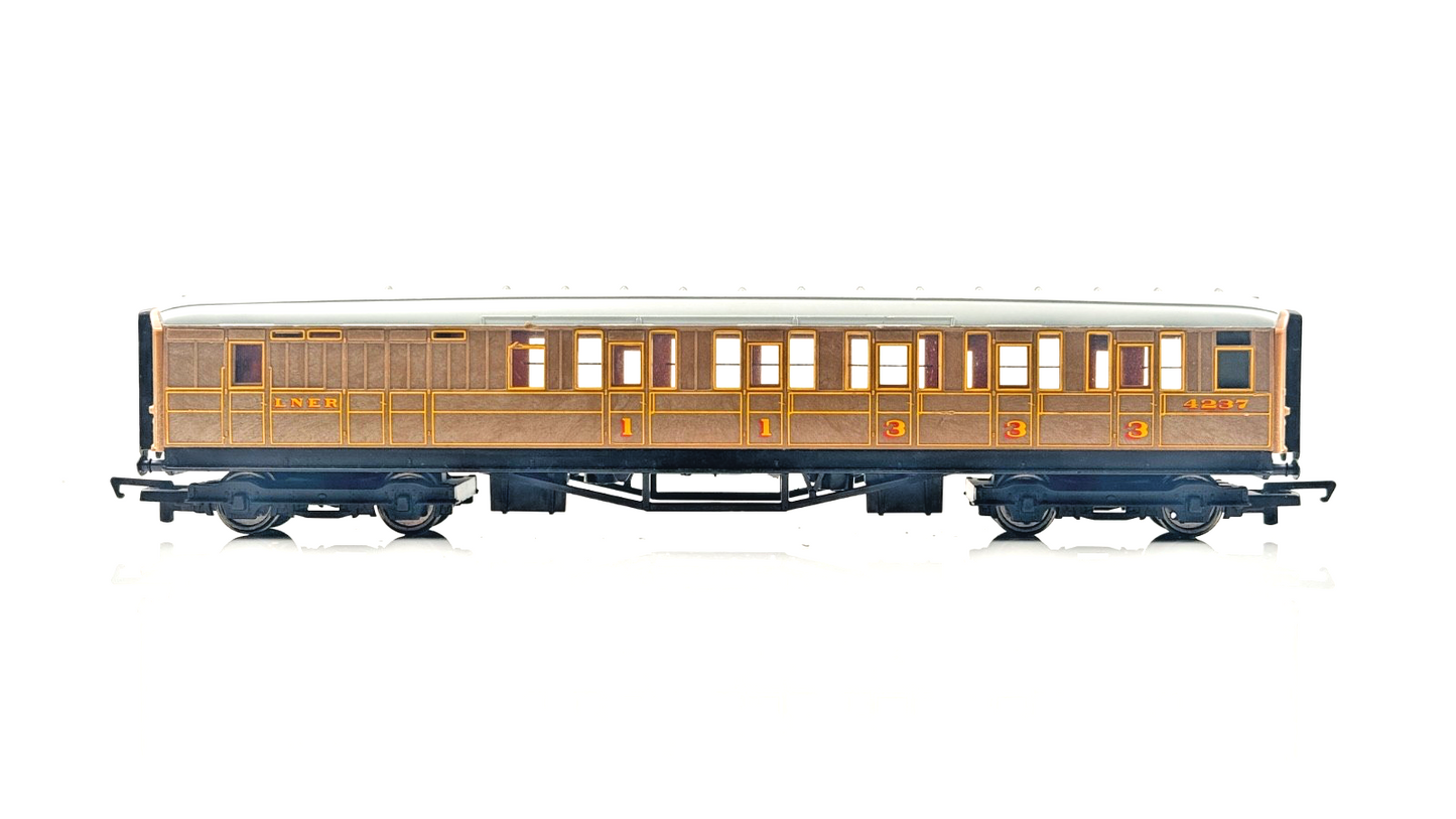 HORNBY 00 GAUGE - LNER TEAK GRESLEY PASSENGER COACHES ASSORTED X 3 - UNBOXED