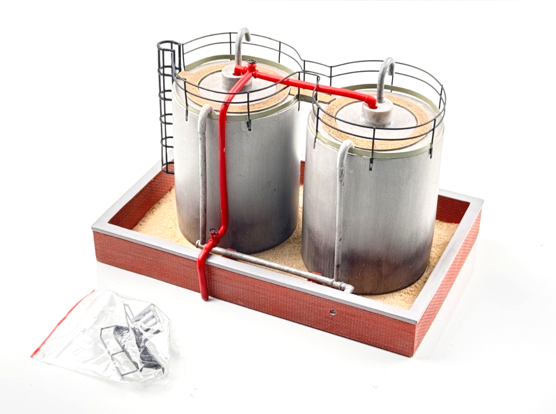 BACHMANN 00 GAUGE SCENECRAFT - 44-016 - FUEL STORAGE TANKS - BOXED