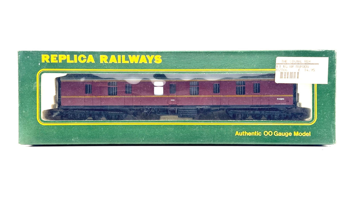 REPLICA RAILWAYS 00 GAUGE - 12106/12166 - BR MK1 MAROON BG & BUFFET COACHES X 2