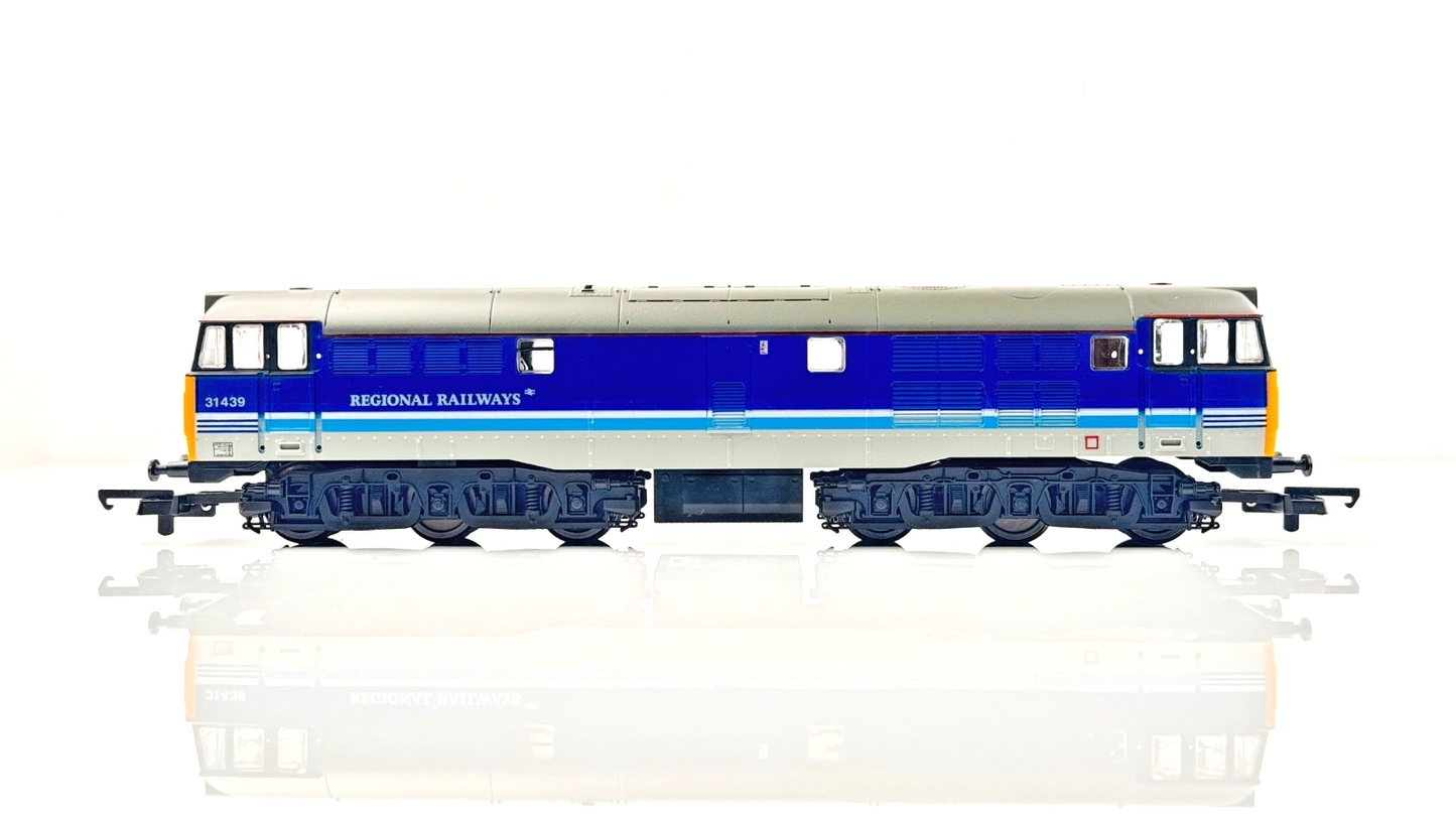LIMA 00 GAUGE - L205069 - CLASS 31 DIESEL 31439 REGIONAL RAILWAYS LTD EDITION