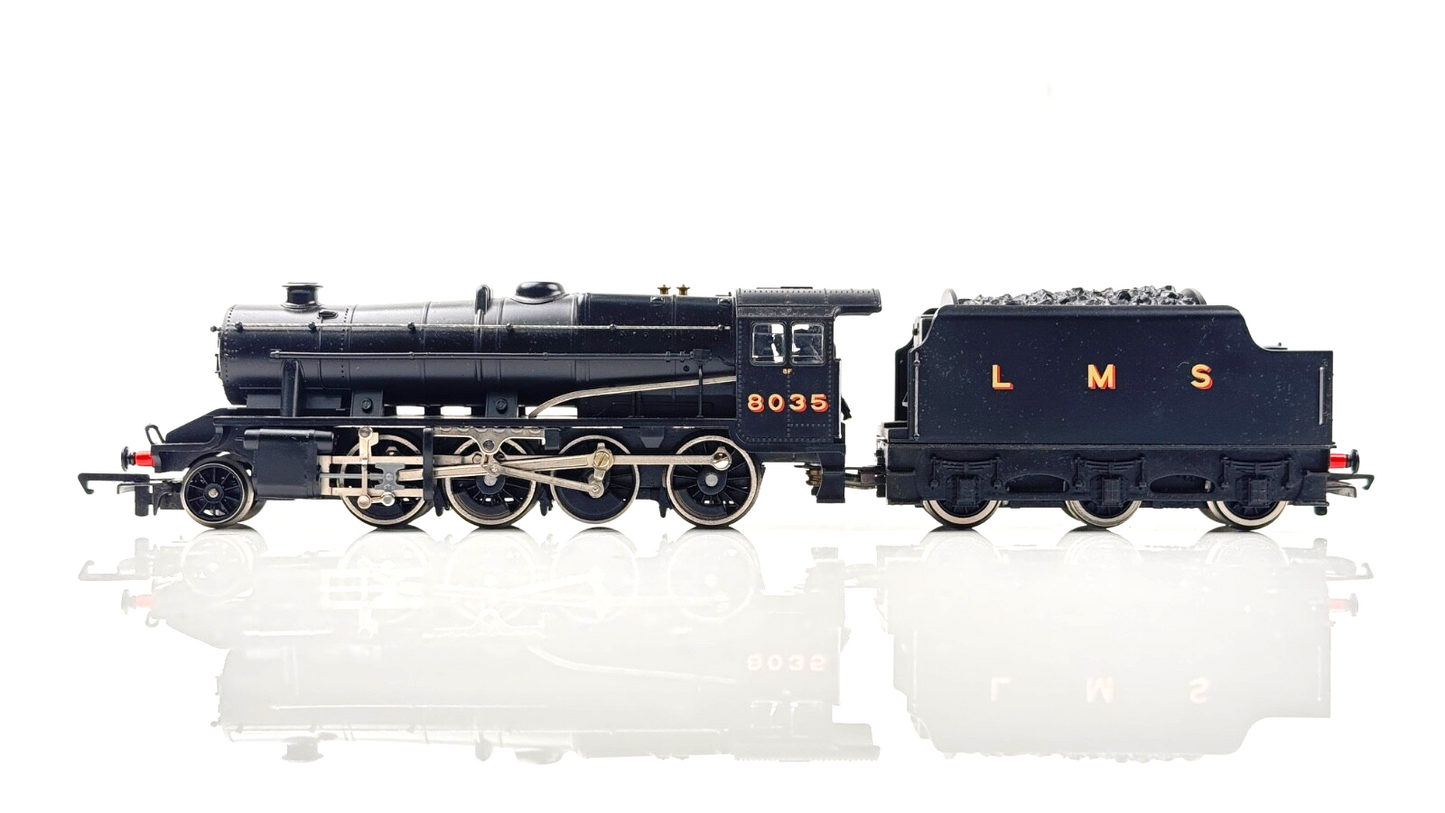 HORNBY 00 GAUGE - R297 - LMS BLACK 2-8-0 CLASS 8F LOCOMOTIVE '8035' - BOXED