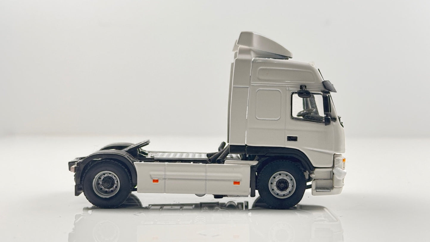 WSI 1/50 SCALE - 03-1144 - VOLVO FM3 GLOB 4X2 GLOBETROTTER WHITE TRACTOR UNIT