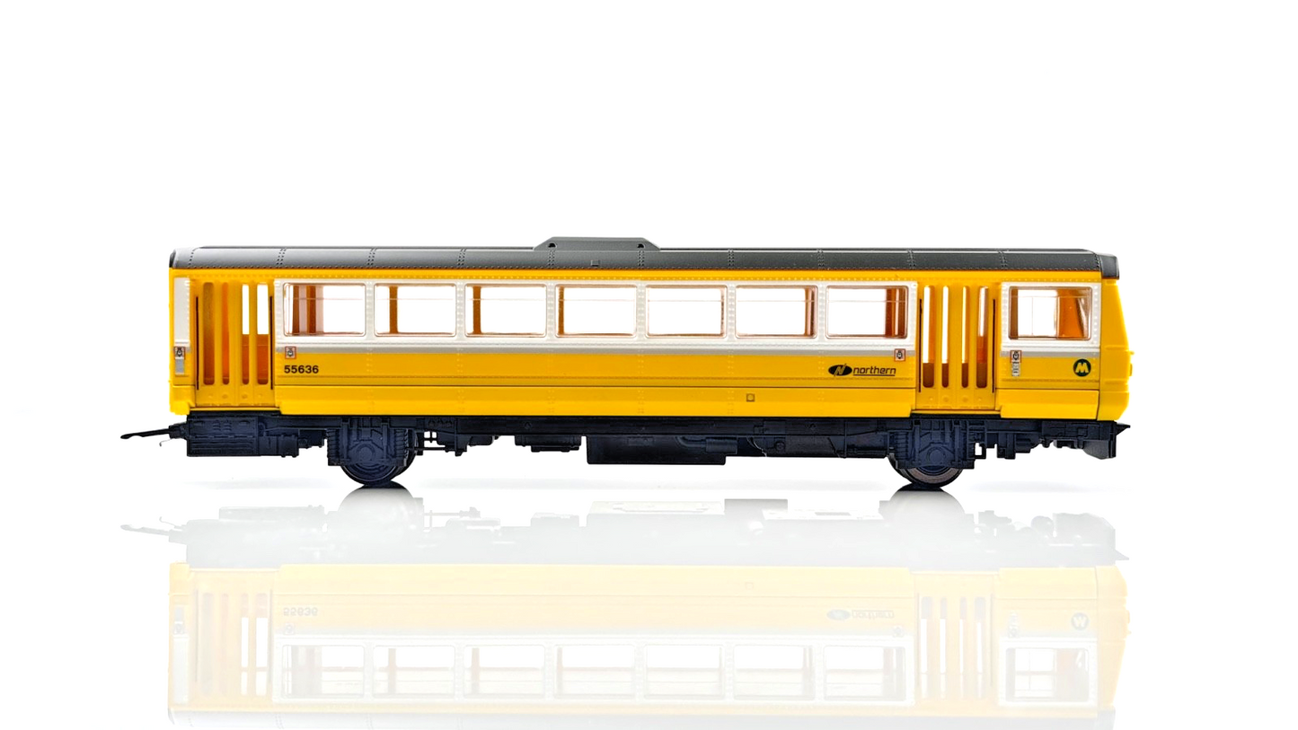 HORNBY 00 GAUGE - R2611 - CLASS 142 PACER MERSEY RAILWAYS NORTHERN 142045 BOXED