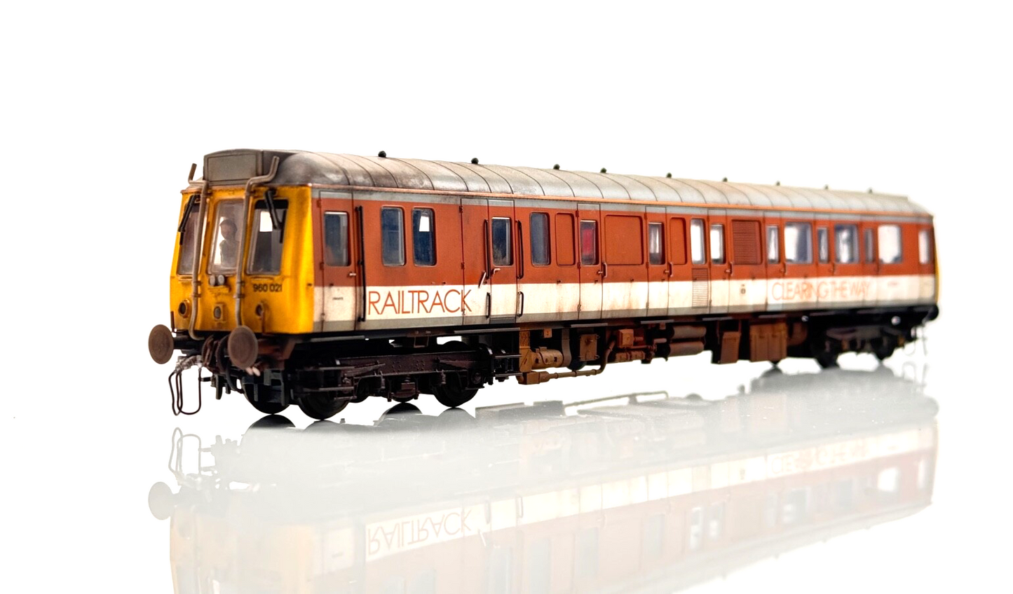 DAPOL 00 GAUGE - 4D-009-009 - CLASS 121 RAILTRACK RED/WHITE 977723 DCC SOUND V5
