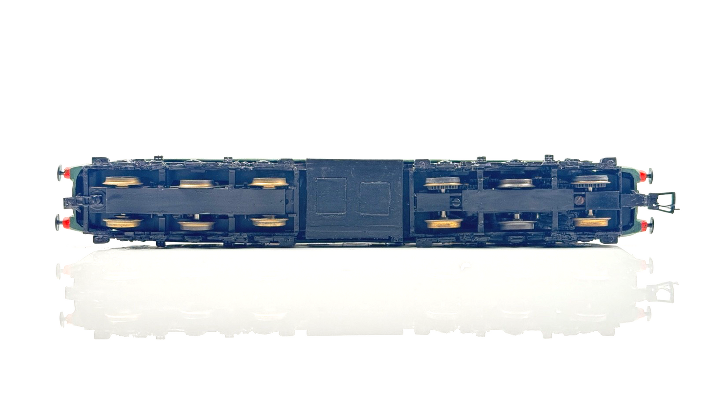 SILVER FOX 00 GAUGE - CLASS 41 DIESEL WARSHIP D600 'ACTIVE' BR GREEN - BOXED
