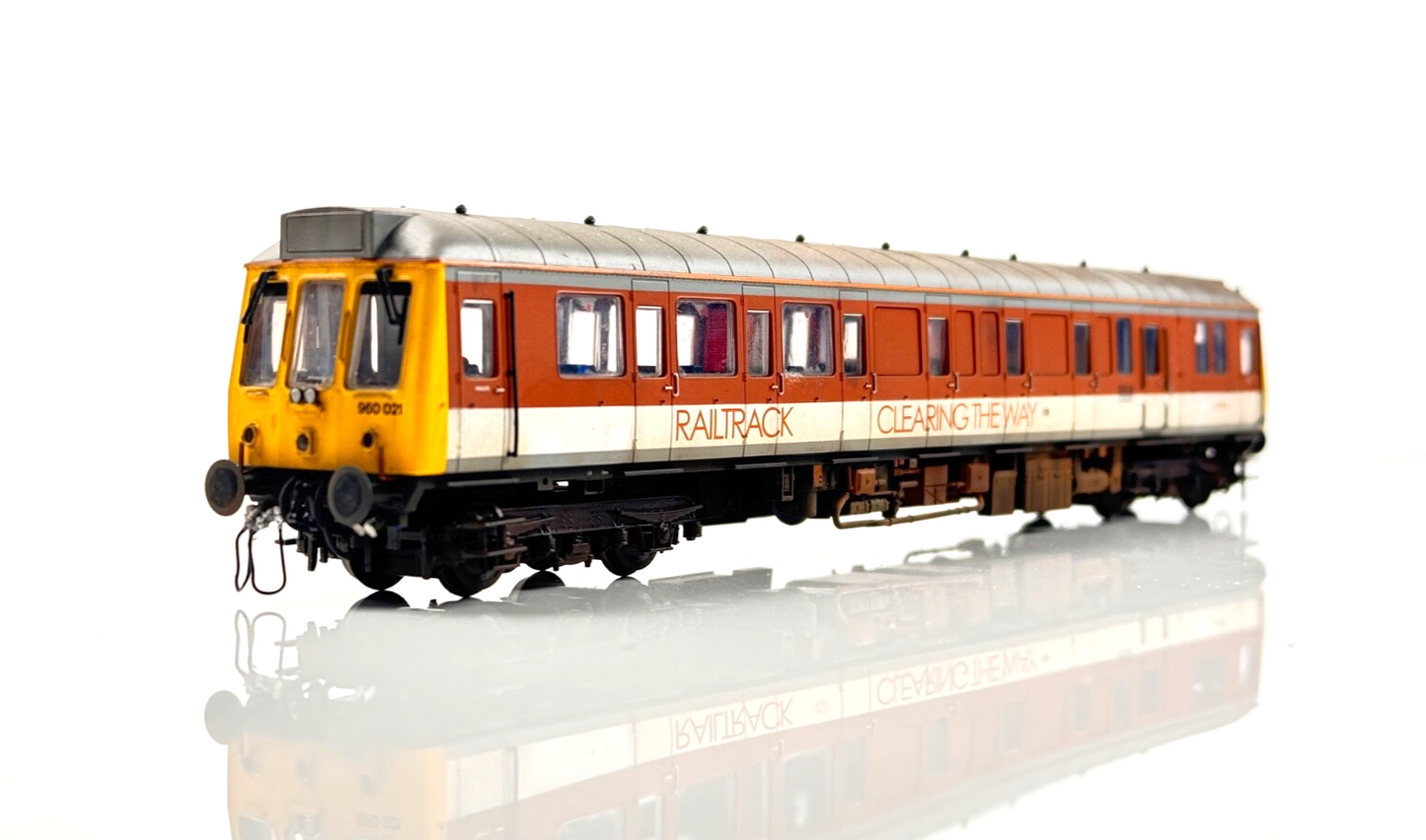 DAPOL 00 GAUGE - 4D-009-009 - CLASS 121 RAILTRACK RED/WHITE 977723 DCC SOUND V5