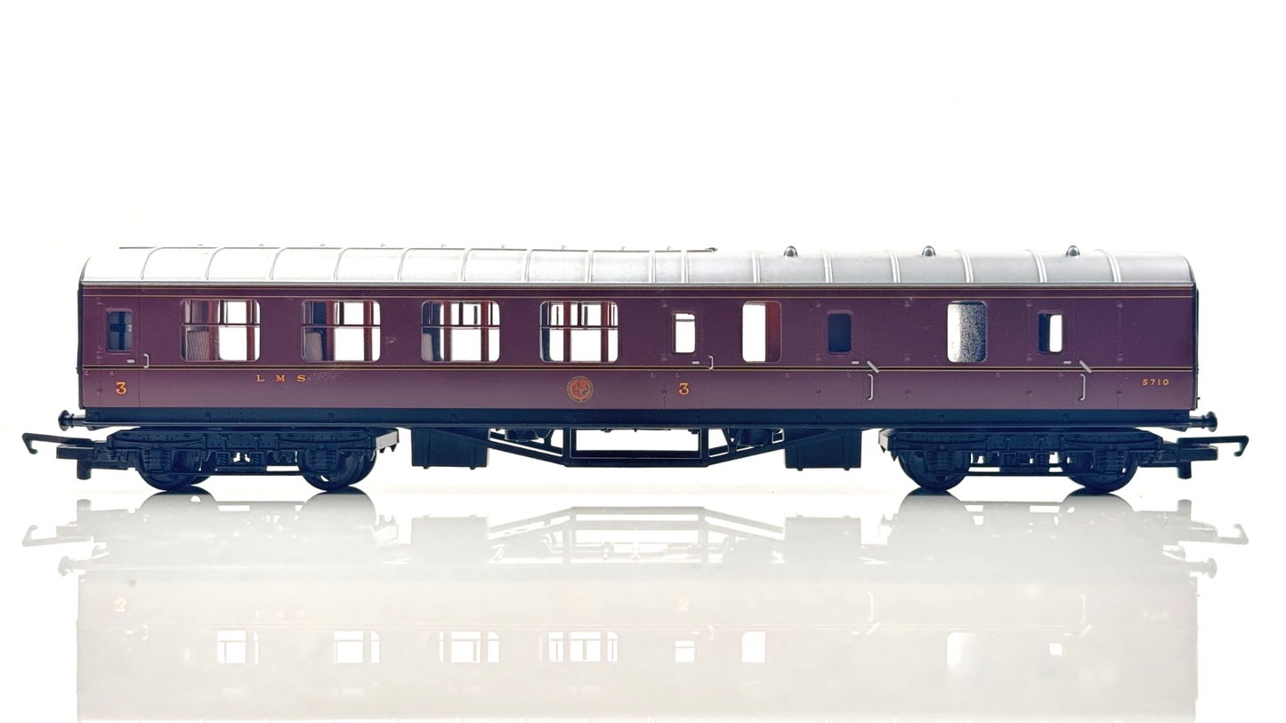 HORNBY 00 GAUGE - LMS 57' STANIER MAROON COMPOSITE & BRAKE COACHES X 3 UNBOXED