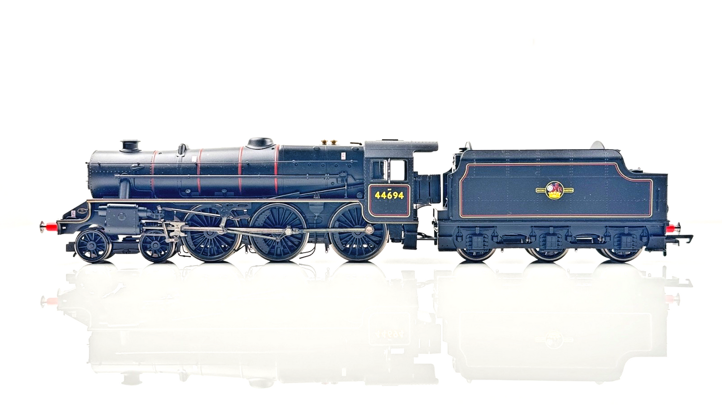 HORNBY 00 GAUGE - R3323 - BR BLACK 4-6-0 CLASS 5 LOCOMOTIVE 44694 (LINED) BOXED