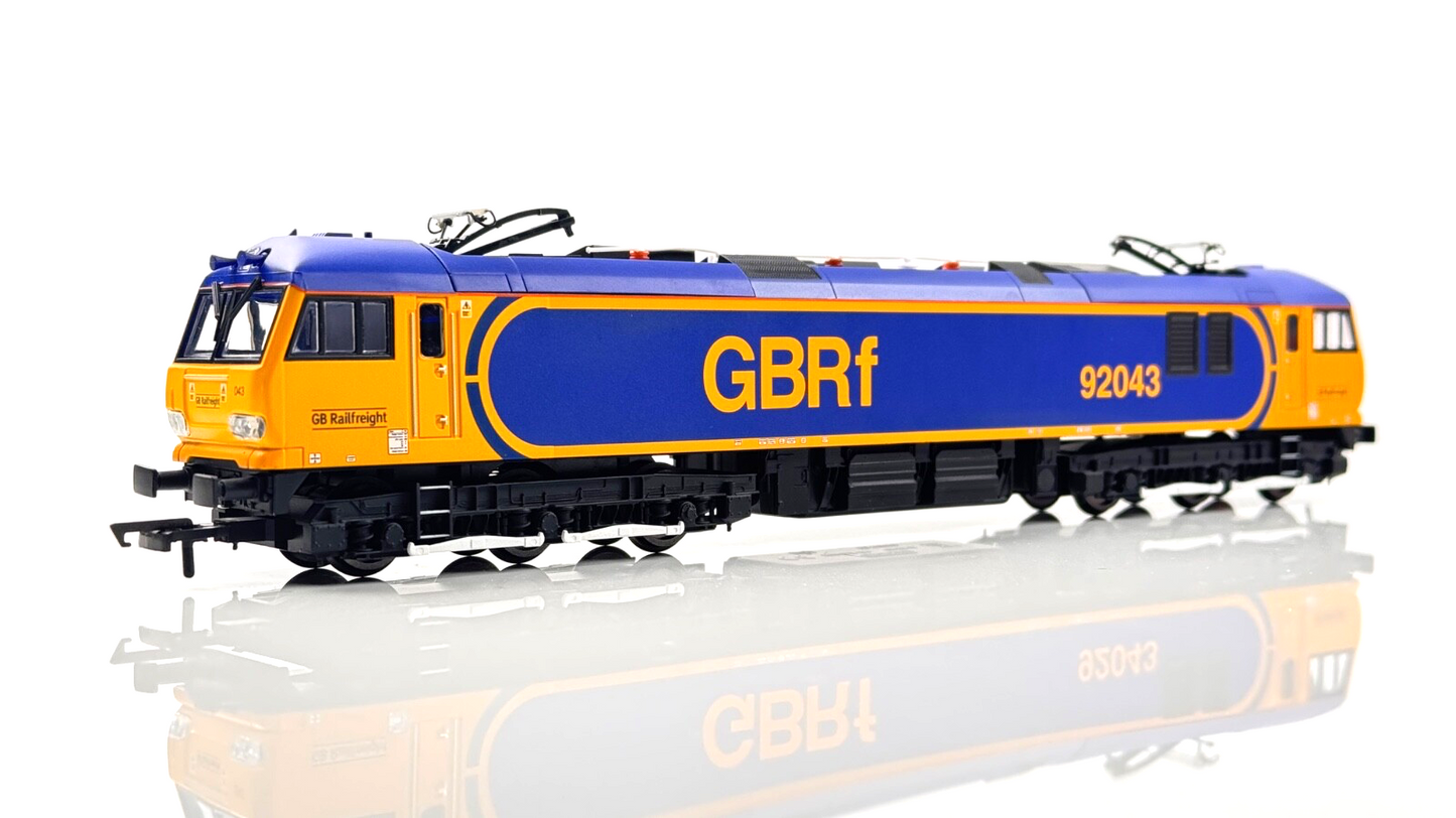 HORNBY 00 GAUGE - R3741 - CLASS 92 ELECTRIC 92043 GBRF LOCOMOTIVE - BOXED