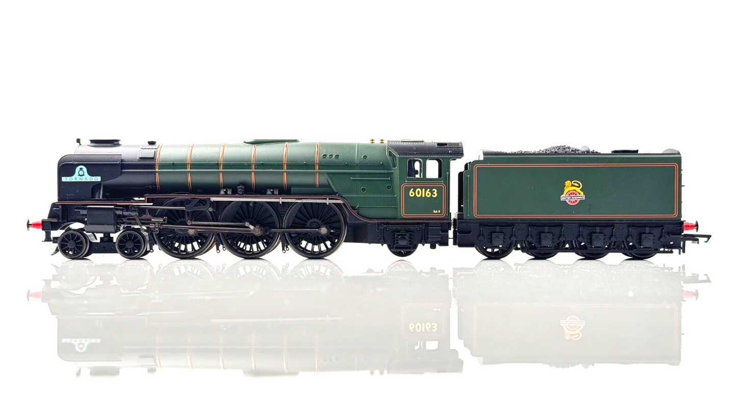 HORNBY 00 GAUGE - R1225 - BR GREEN ***TORNADO & TWO PULLMAN COACHES ONLY***