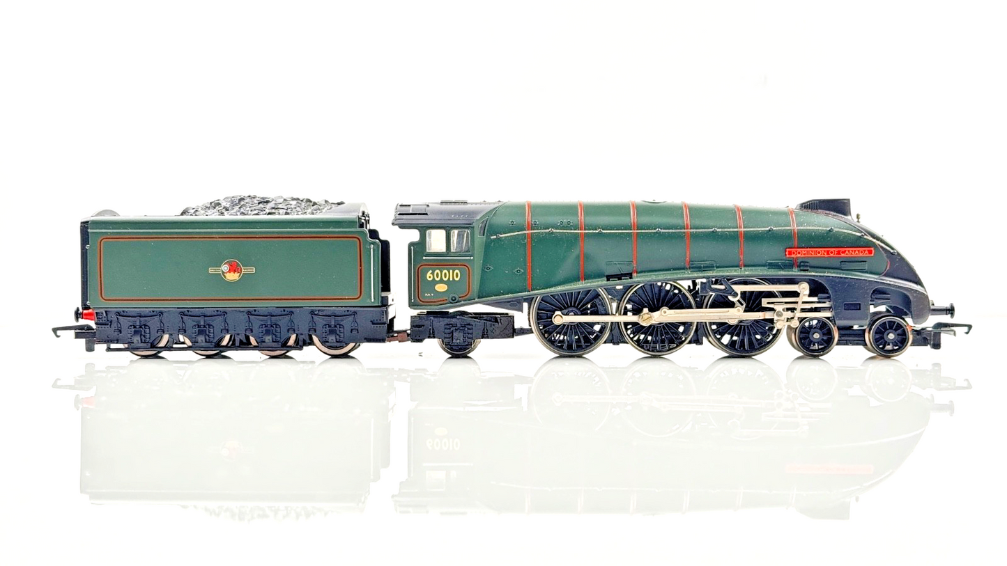HORNBY 00 GAUGE - R144 - BR GREEN 4-6-2 CLASS A4 'DOMINION OF CANADA' - BOXED