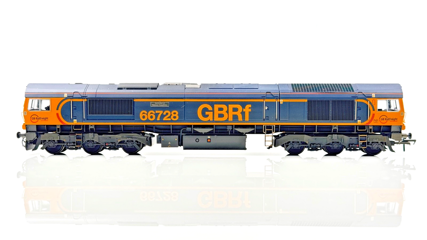 BACHMANN 00 GAUGE - 32-980A - CLASS 66 66728 GBRF INST OF RAILWAY OPERATORS DCC
