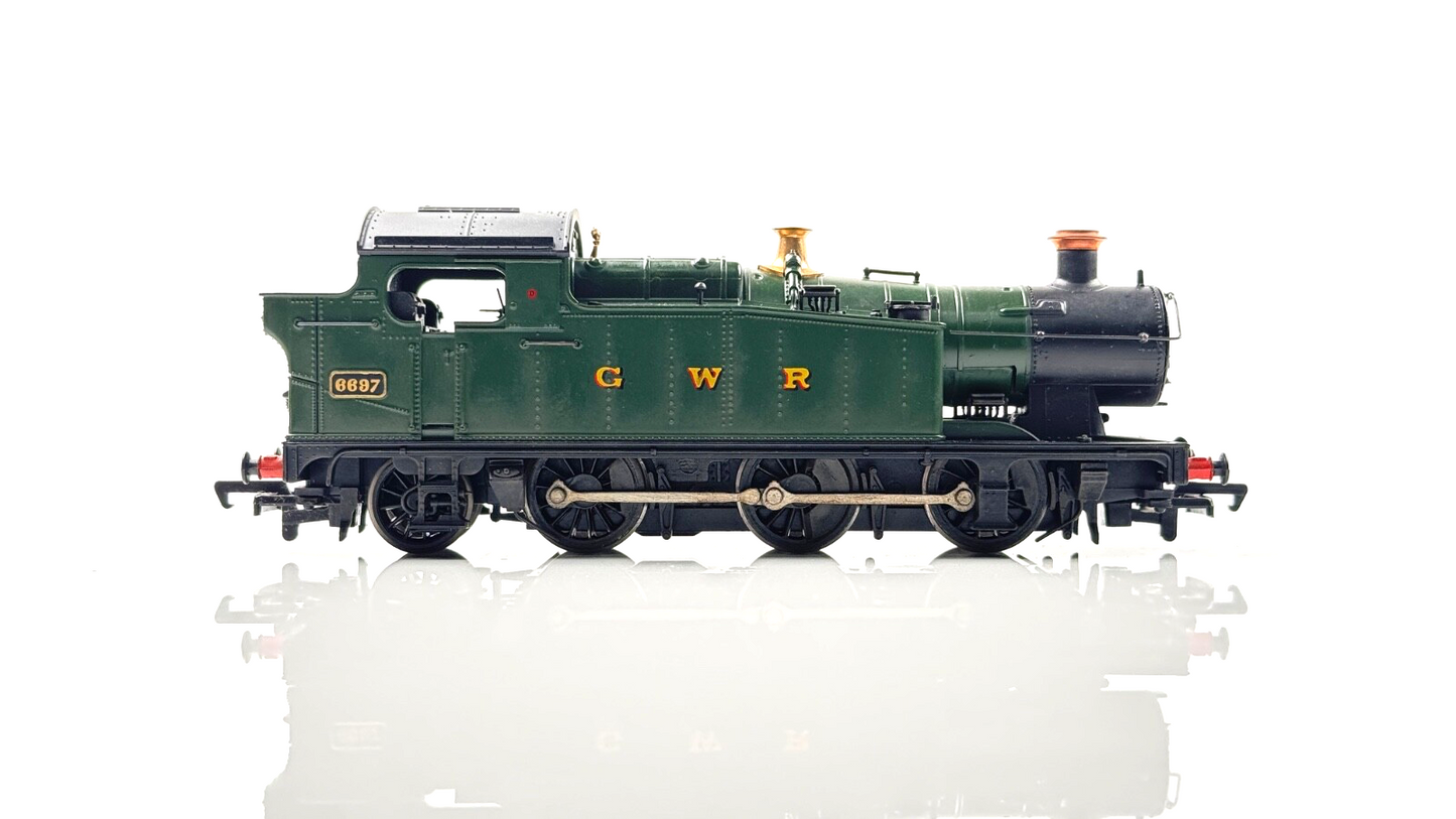 MAINLINE 00 GAUGE - 37038 - CLASS 6600 0-6-2T LOCOMOTIVE GWR GREEN '6697' BOXED