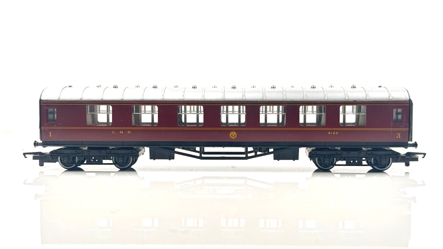 HORNBY 00 GAUGE - LMS MAROON STANIER COMPOSITE/BRAKE COACHES X 3 - UNBOXED