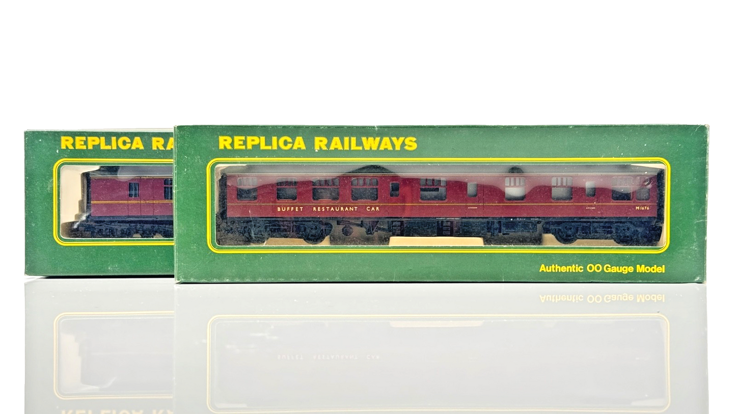 REPLICA RAILWAYS 00 GAUGE - 12106/12166 - BR MK1 MAROON BG & BUFFET COACHES X 2