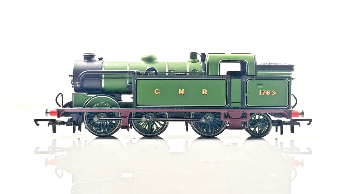 HORNBY 00 GAUGE - R2214A - GNR GREEN 0-6-2T TANK LOCOMOTIVE 1763 - BOXED