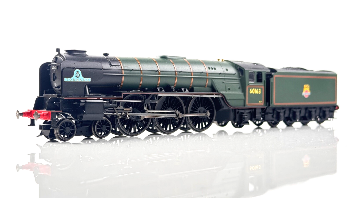 HORNBY 00 GAUGE - R1225 - BR GREEN ***TORNADO & TWO PULLMAN COACHES ONLY***
