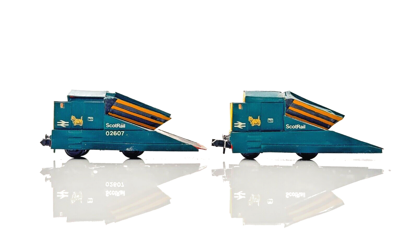 PECO/KIT BUILT N GAUGE - PAIR OF SCOTRAIL SCOTTIE DOG SNOWPLOUGHS - UNBOXED