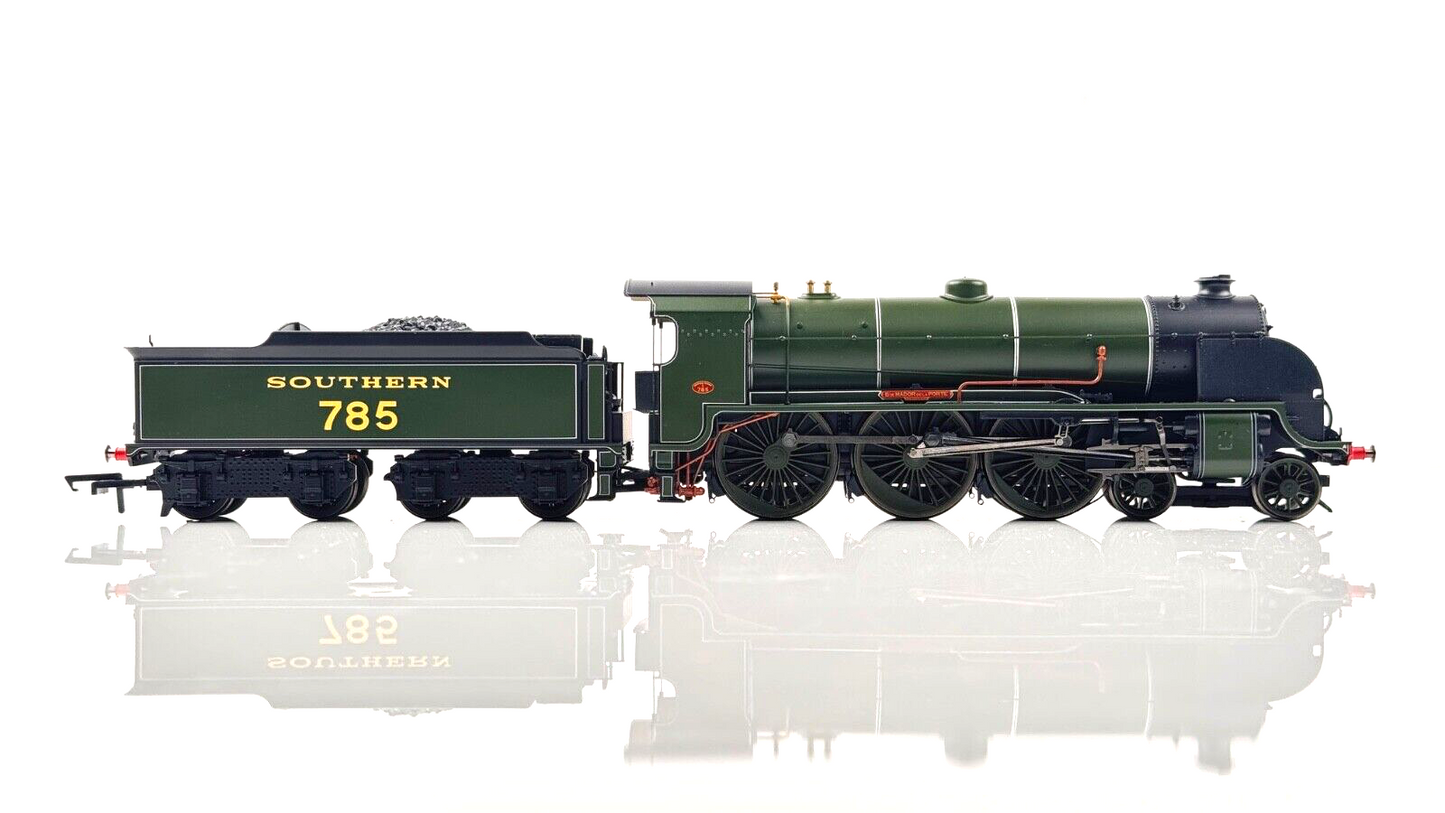 HORNBY 00 GAUGE - R3075 - SR SOUTHERN 4-6-0 'SIR MADOR DE LA PORT' 785 - BOXED