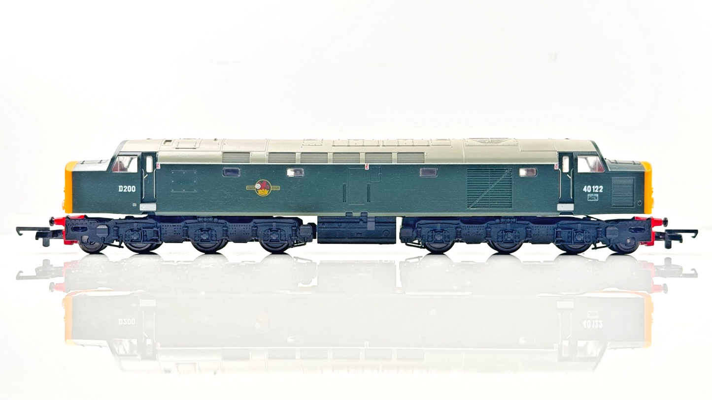 LIMA 00 GAUGE - 205200 - CLASS 40 DIESEL LOCOMOTIVE D200 40122 BR GREEN - BOXED