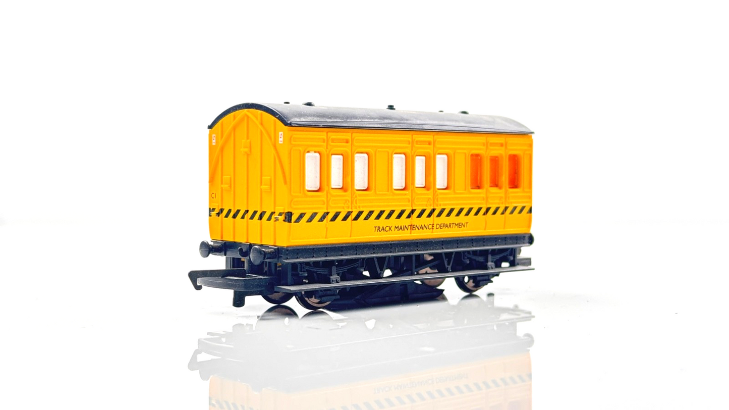 HORNBY 00 GAUGE - R296 - TRACK MAINTENANCE DEPARTMENT CLEANING COACH - UNBOXED
