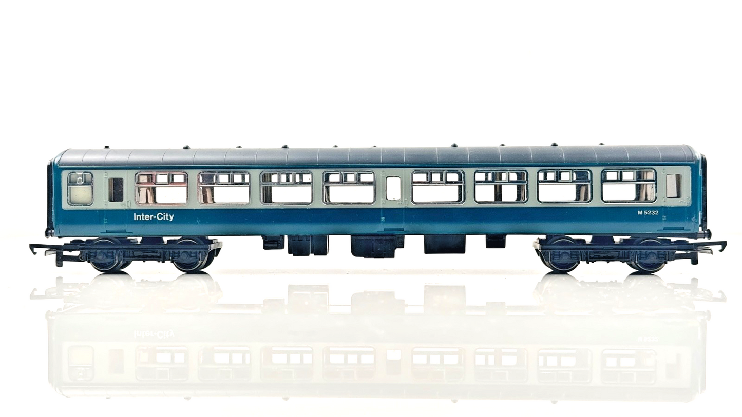 HORNBY 00 GAUGE - RAKE OF 4 BR BLUE GREY MK1/MK2 PLAYWORN COACHES - UNBOXED