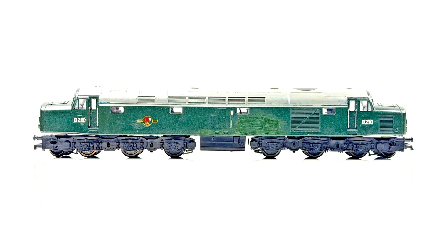 JOUEF HO SCALE/00 GAUGE - CLASS 40 DIESEL D210 BR GREEN EMPRESS OF BRITAIN - NQP