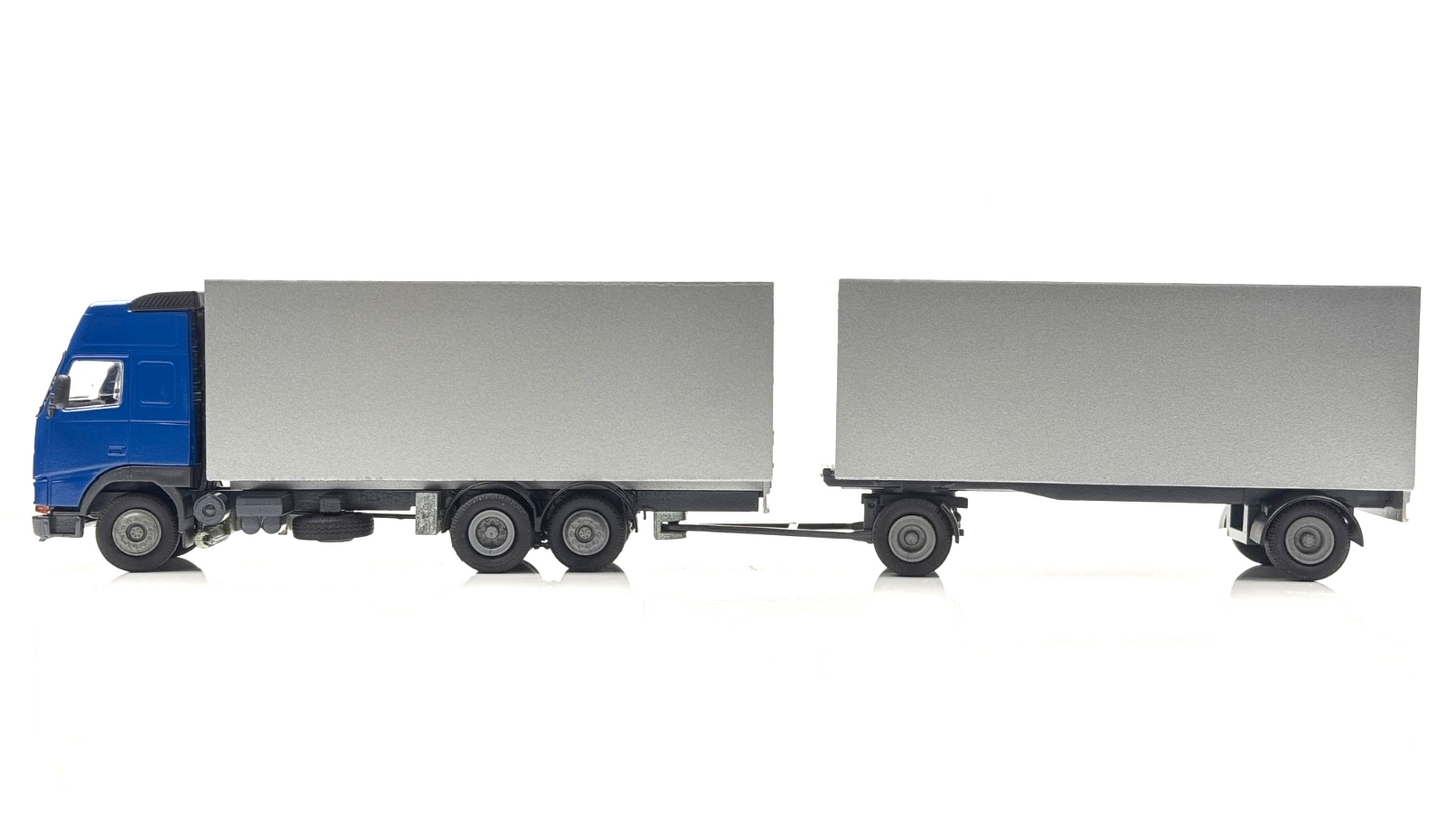 CONRAD 1/50 SCALE - VOLVO GLOBETROTTER XL BLUE/SILVER RIGID & TRAILER BOXED