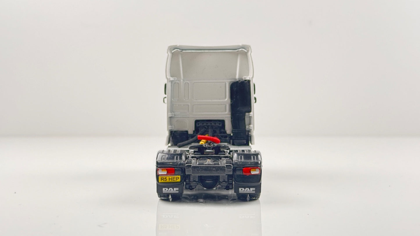 WSI 1/50 SCALE - 03-1128 - DAF XF SUPER SPACE CAB 4X2 WHITE TRACTOR UNIT BOXED
