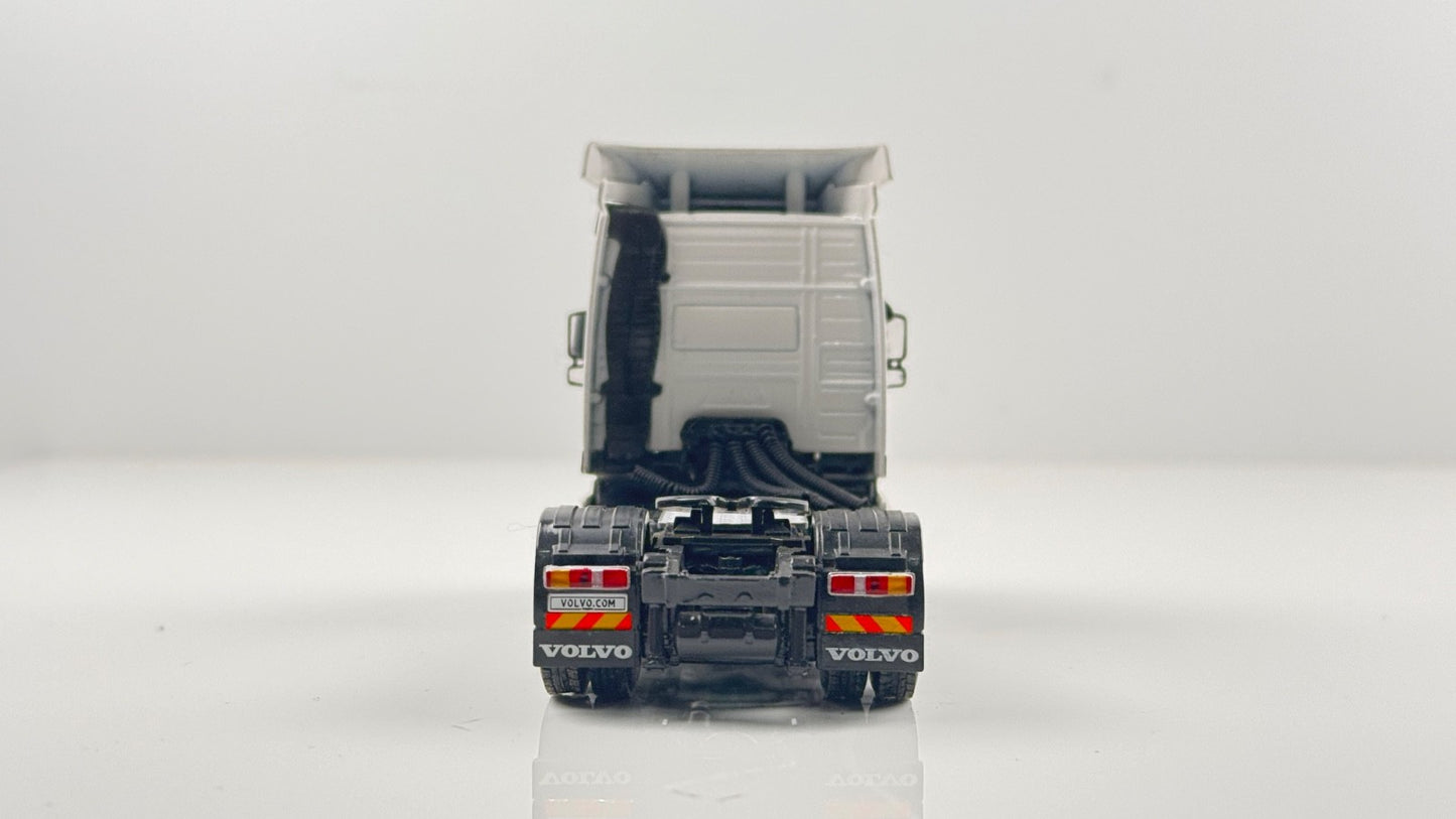 WSI 1/50 SCALE - 03-1144 - VOLVO FM3 GLOB 4X2 GLOBETROTTER WHITE TRACTOR UNIT