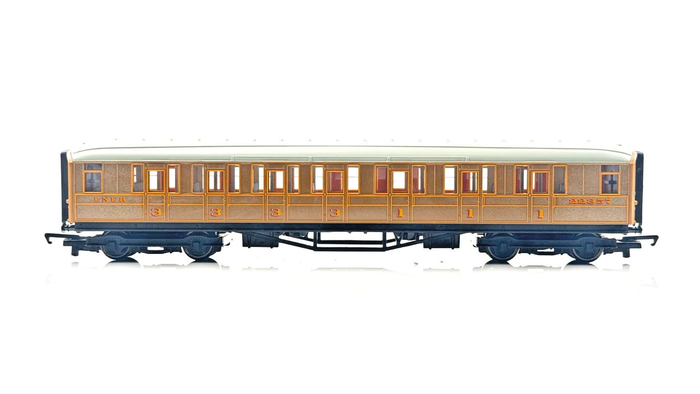 HORNBY 00 GAUGE - LNER TEAK GRESLEY PASSENGER COACHES ASSORTED X 2 - UNBOXED