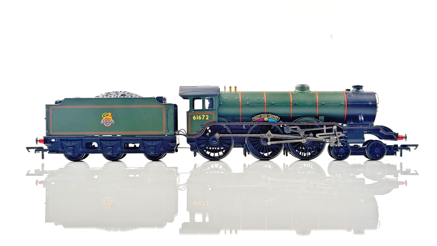 HORNBY 00 GAUGE - R1214 - BR GREEN ***WEST HAM UNITED/ONE CRIMSON COACH ONLY***