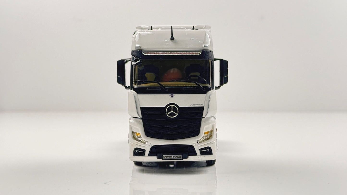 WSI 1/50 SCALE - 03-1135 - MERCEDES MP4 GIGASPACE WHITE TRACTOR UNIT BOXED