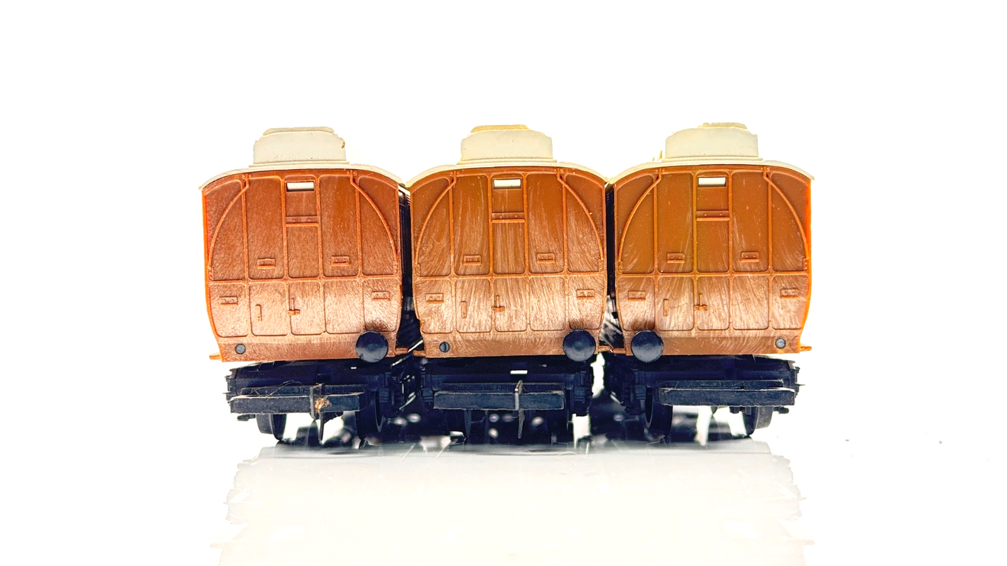 HORNBY 00 GAUGE - RAKE OF 3 LNER TEAK EFFECT CLERESTORY COACHES - UNBOXED