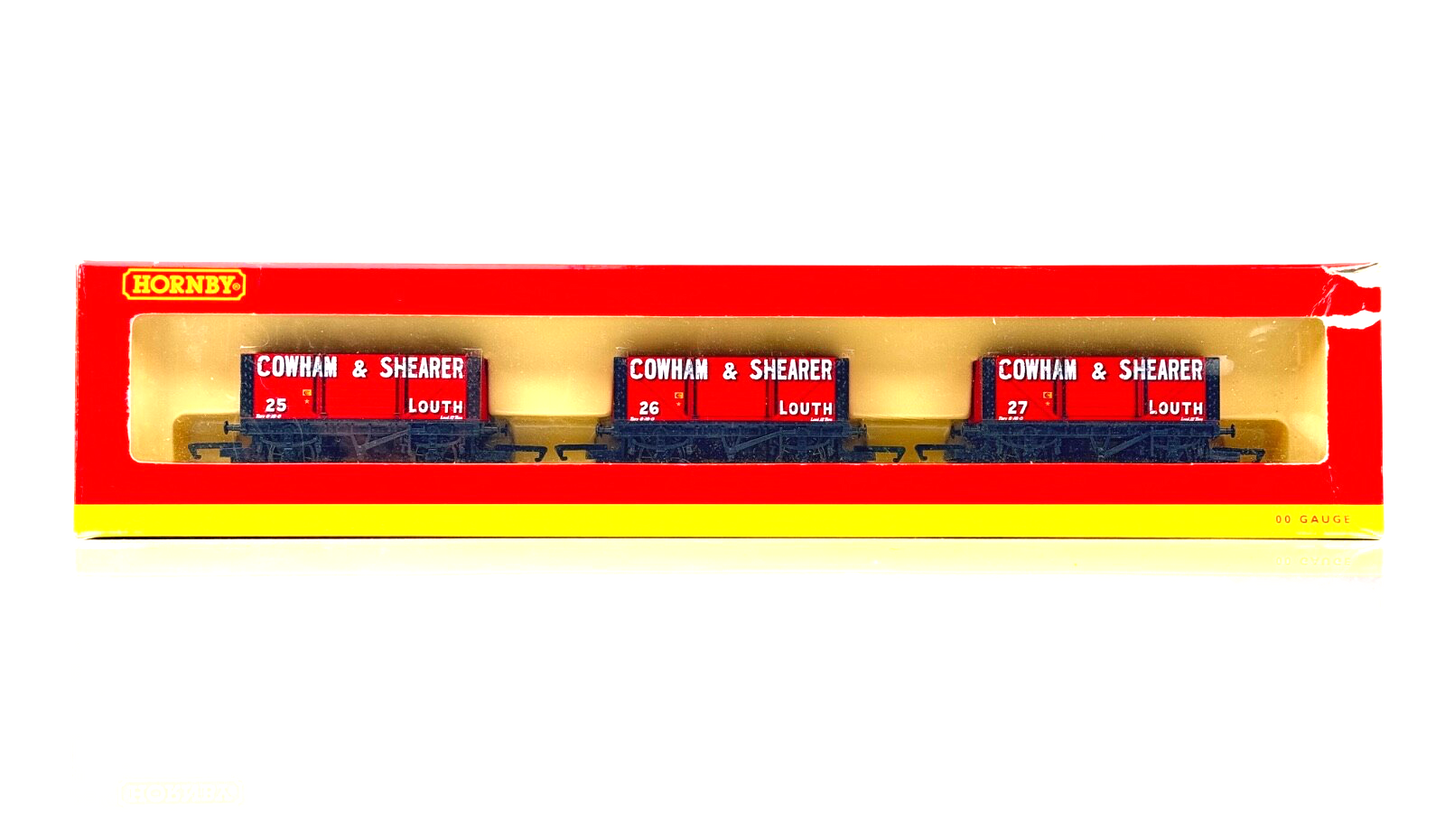 HORNBY 00 GAUGE - R6116 - COWHAM & SHEARER OF LOUTH COLLIERY TRIPLE WAGON PACK