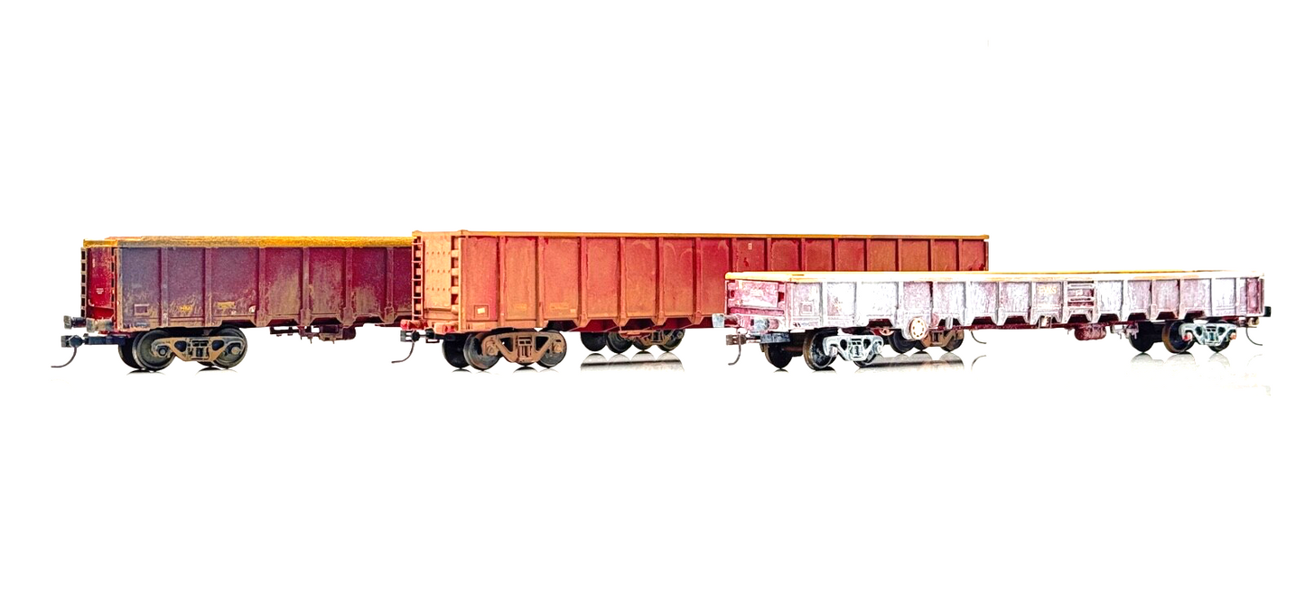 KIT BUILT 00 GAUGE - RAKE OF 3 EWS MAROON/GOLD MBA/MCA OPEN BOX WAGONS UNBOXED