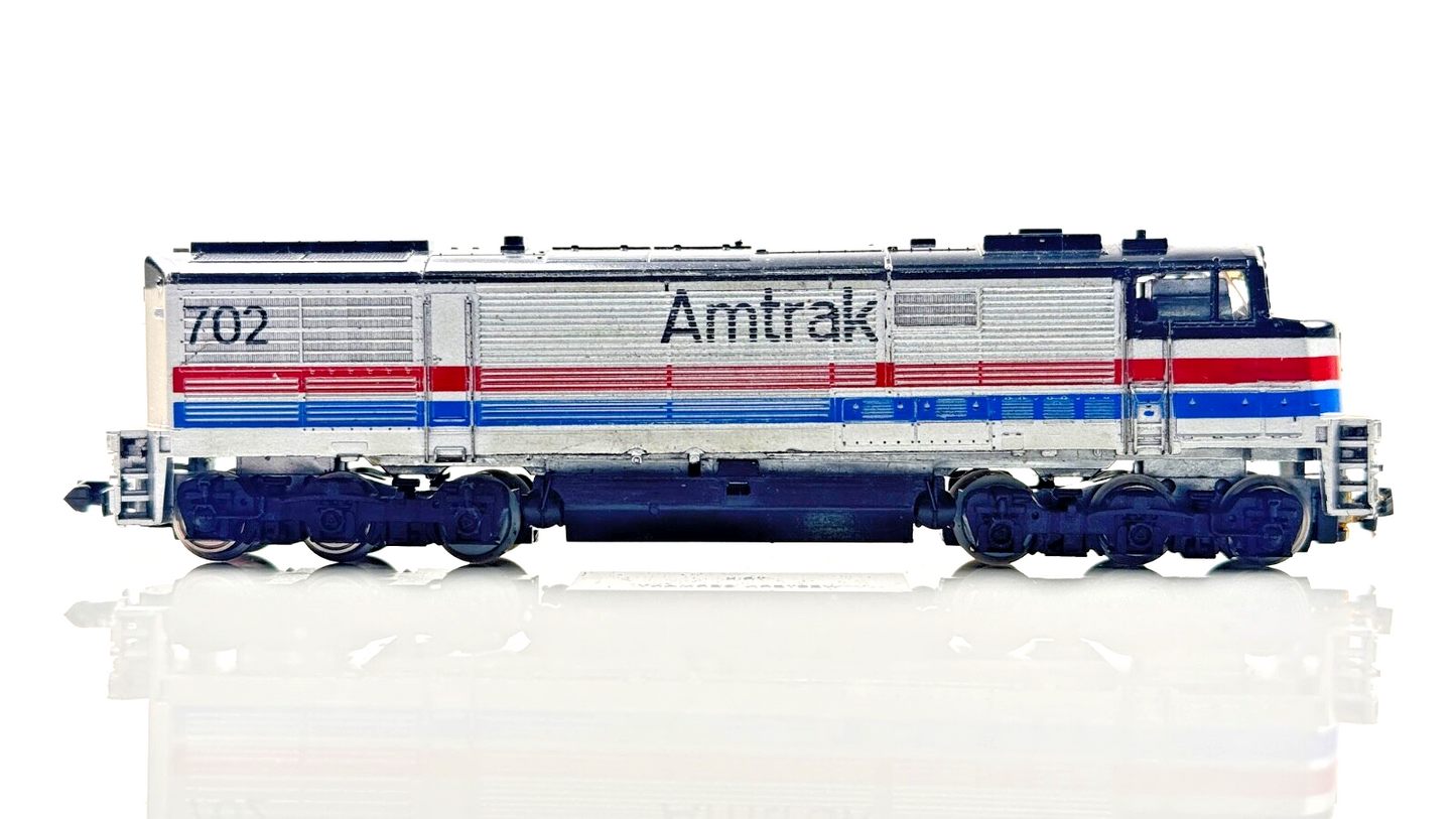 TRIX N GAUGE - AMTRAK DIESEL LOCOMOTIVE NO.702 - UNBOXED